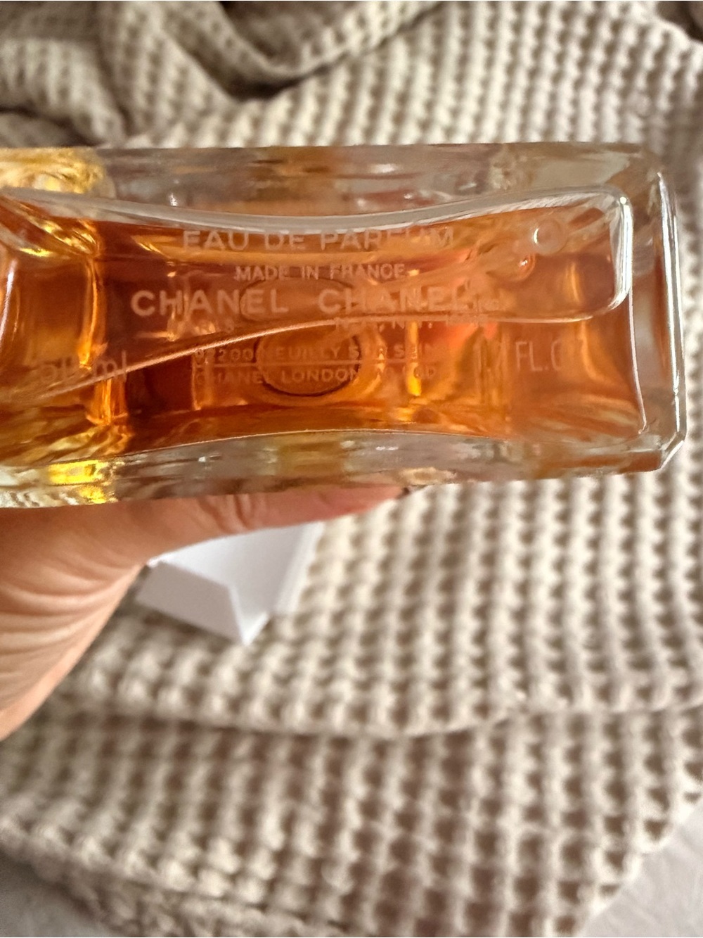 CHANEL N°5 Eau de Parfum Box — White & Gold Accents - Picture 3 of 3